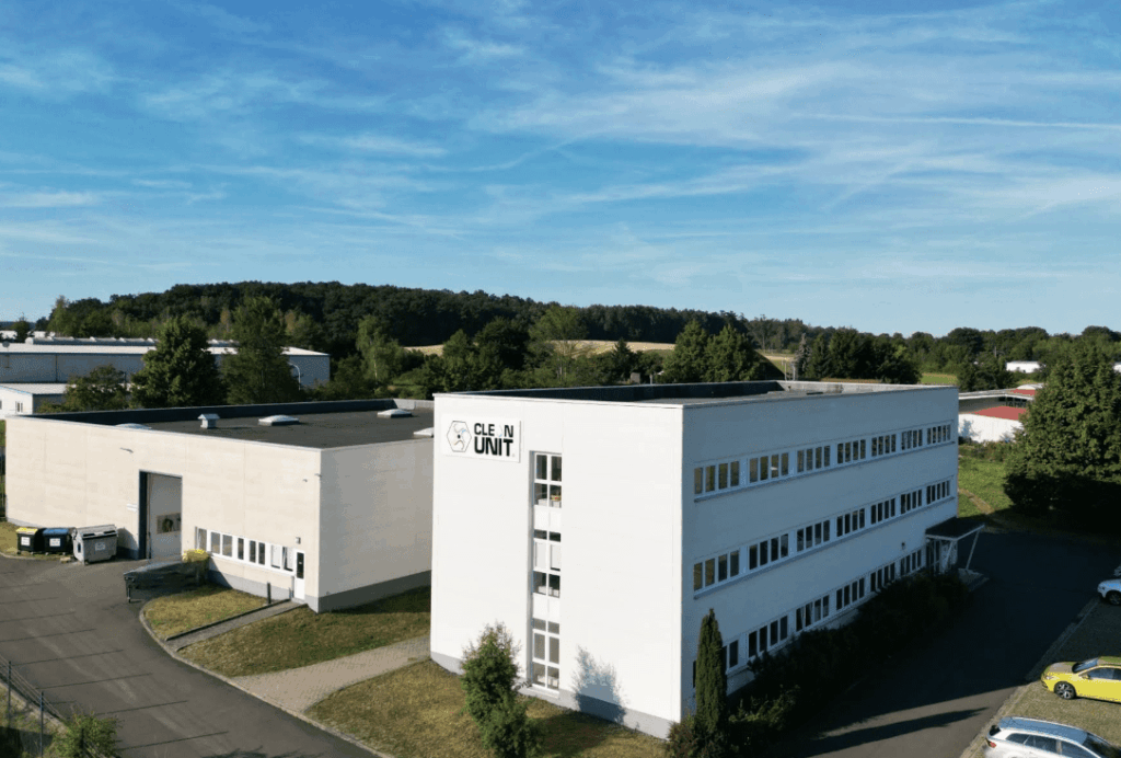 Unser Büro befindet sich in Harth-Pöllnitz bei Weida in Thüringen. Je nach Position bist du auch mal in ganz Deutschland oder sogar in Österreich und der Schweiz unterwegs.